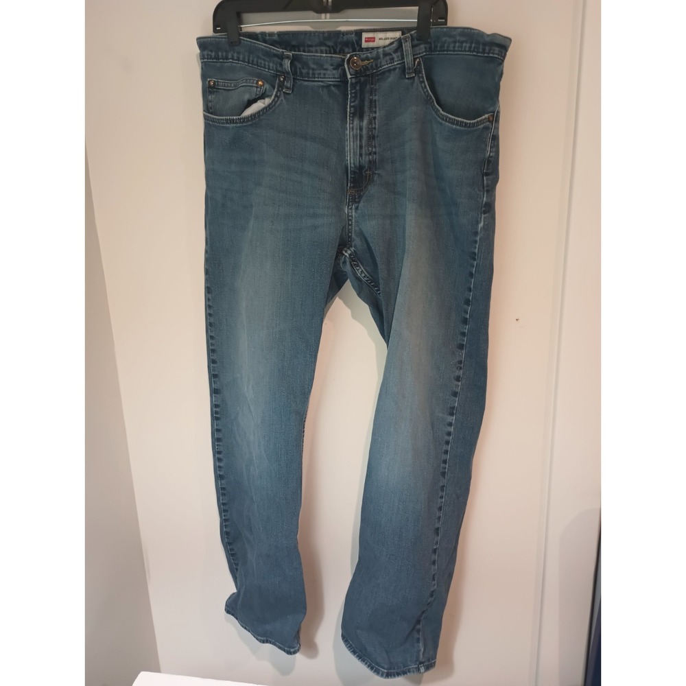 Wrangler Mens Jeans 38x32 Relaxed Boot Cut Blue Medium Wash Stretch Denim